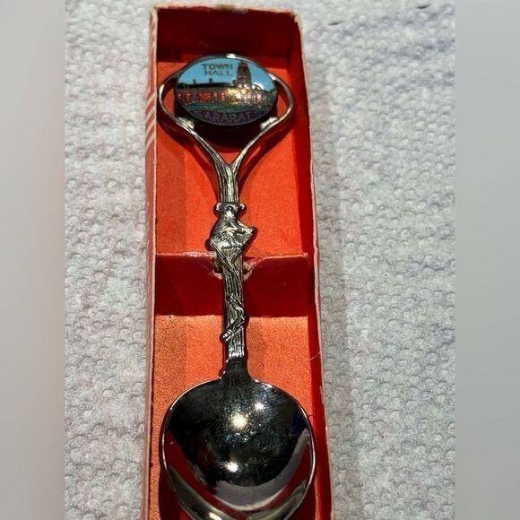 Swann and Hudson Peninsula Plate Souvenir Spoon - Australia -Town Hall - Picture 2 of 7
